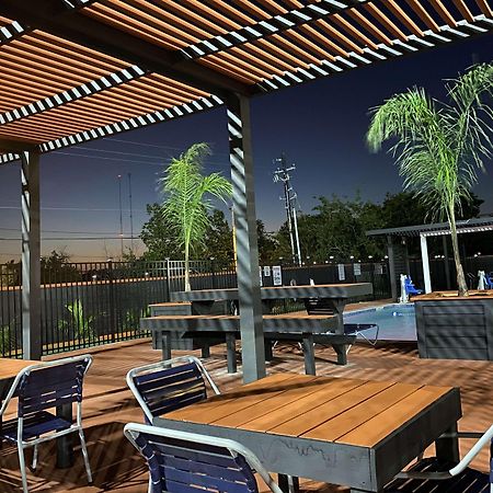 מלון La Quinta By Wyndham Victoria - South מראה חיצוני תמונה