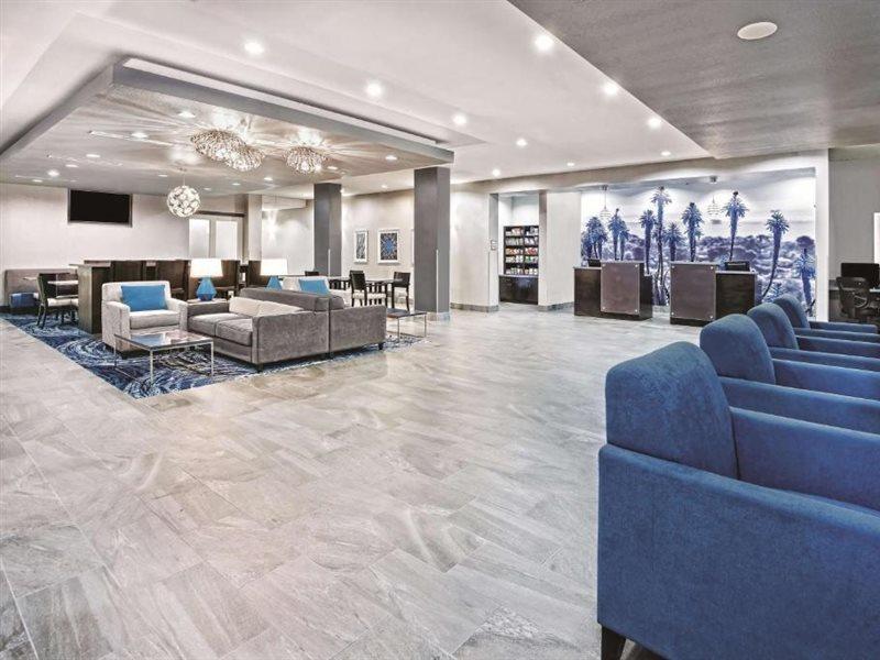 מלון La Quinta By Wyndham Victoria - South מראה חיצוני תמונה
