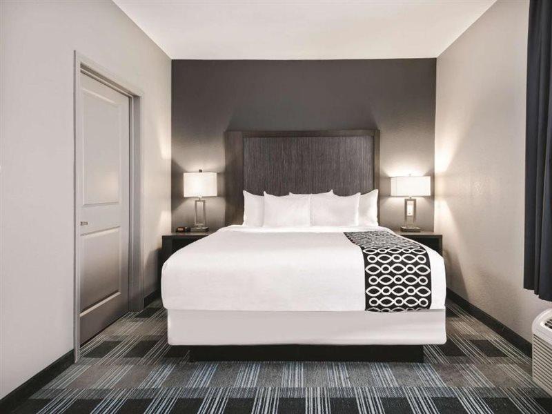 מלון La Quinta By Wyndham Victoria - South מראה חיצוני תמונה