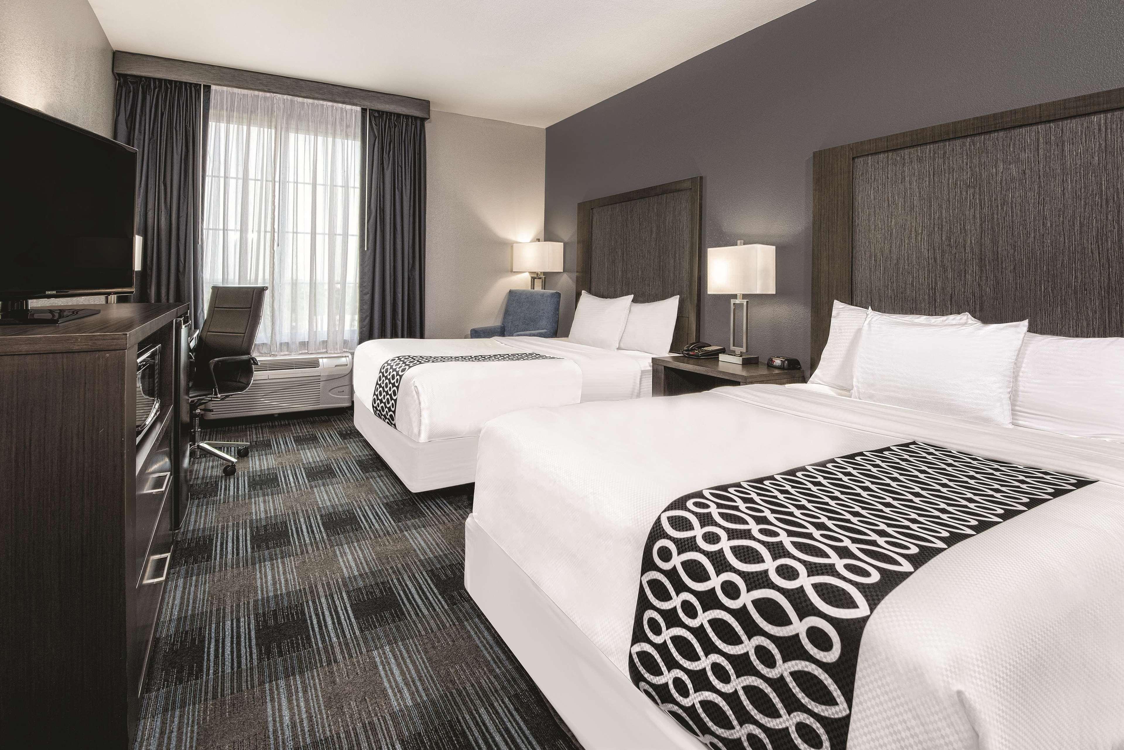 מלון La Quinta By Wyndham Victoria - South מראה חיצוני תמונה