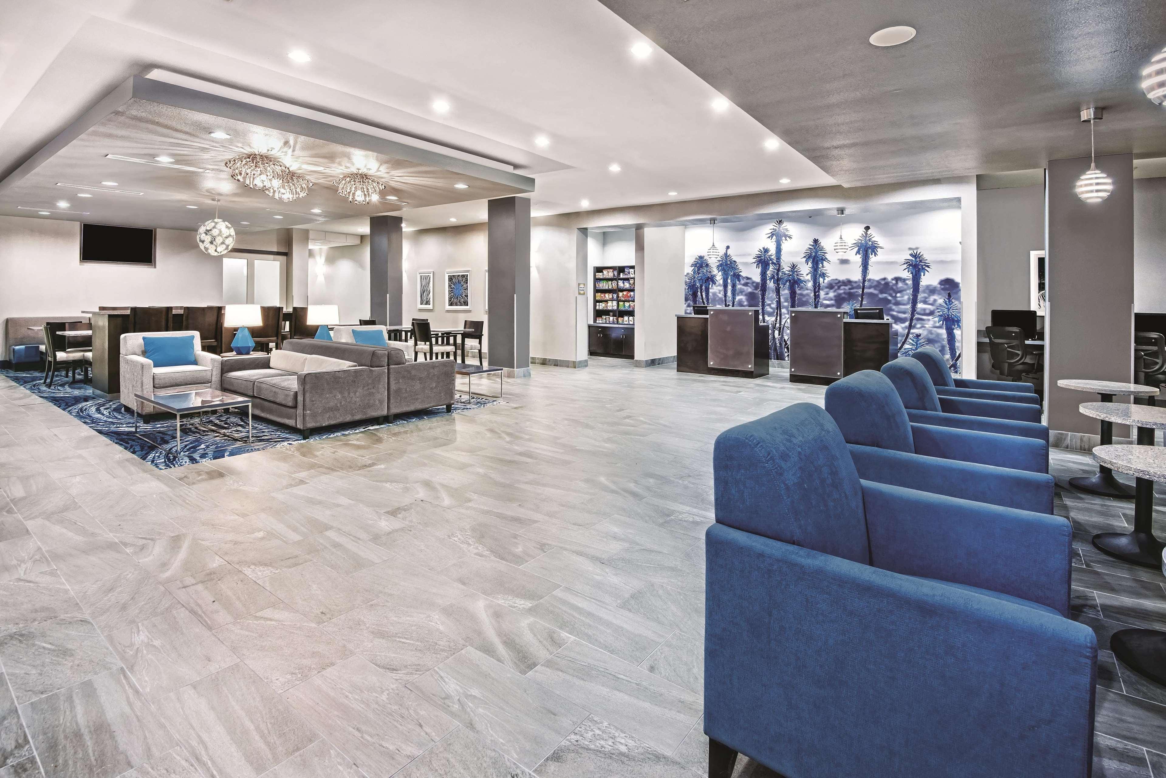 מלון La Quinta By Wyndham Victoria - South מראה חיצוני תמונה