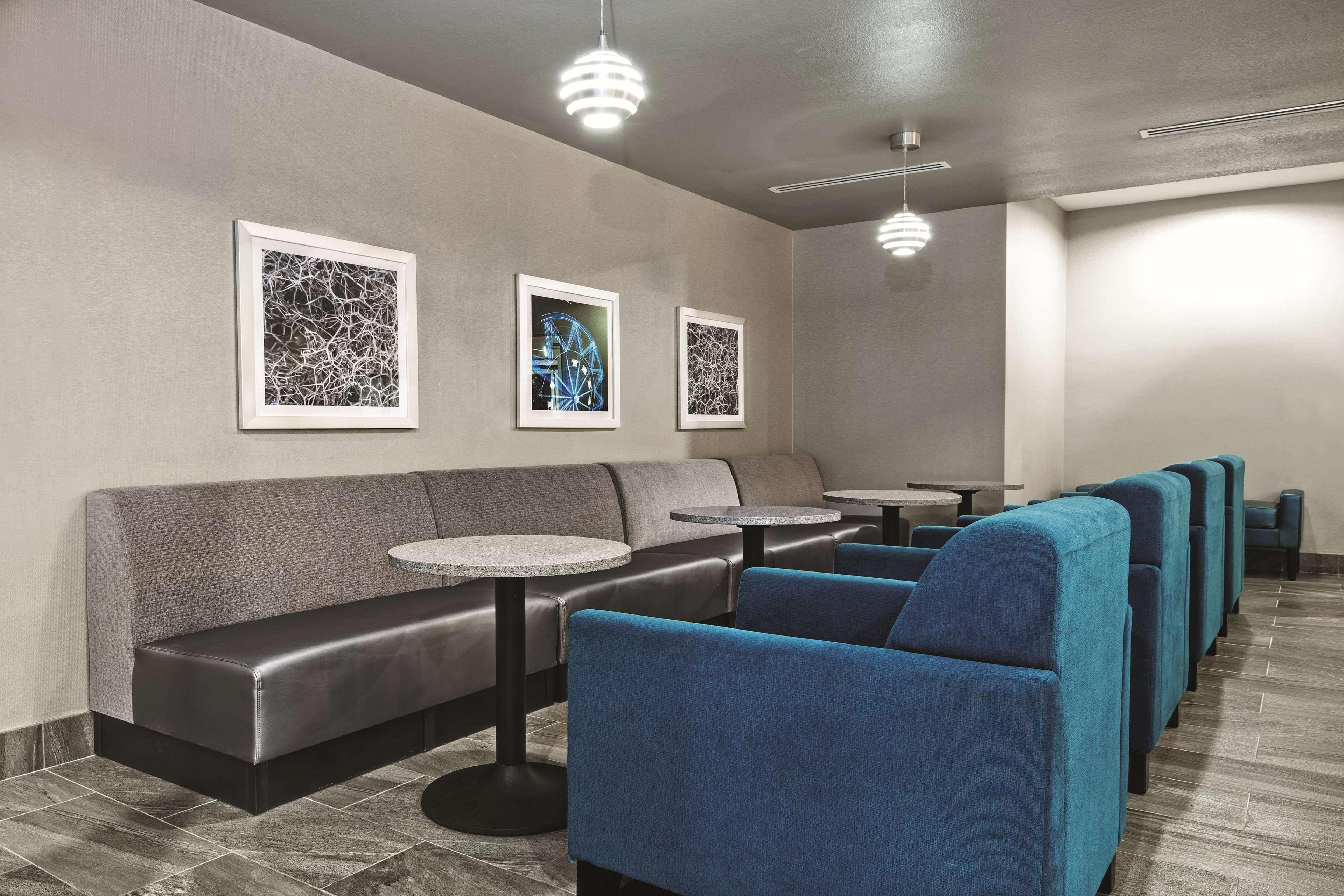 מלון La Quinta By Wyndham Victoria - South מראה חיצוני תמונה