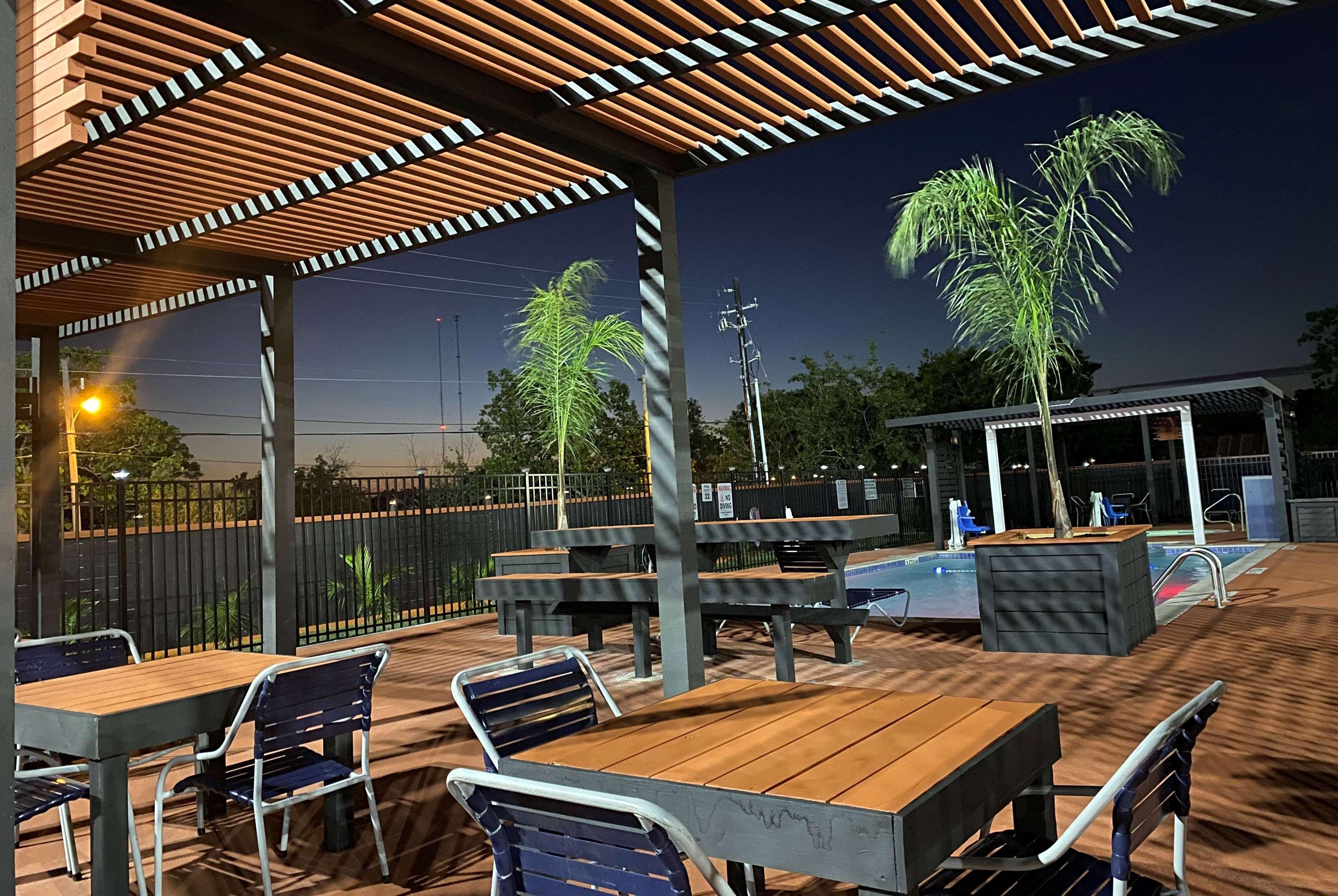 מלון La Quinta By Wyndham Victoria - South מראה חיצוני תמונה