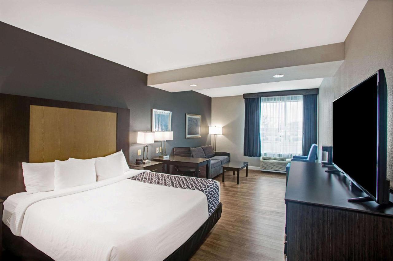 מלון La Quinta By Wyndham Victoria - South מראה חיצוני תמונה